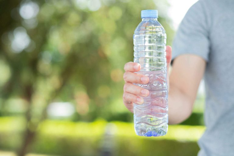 can i put bottled water in my turtle tank